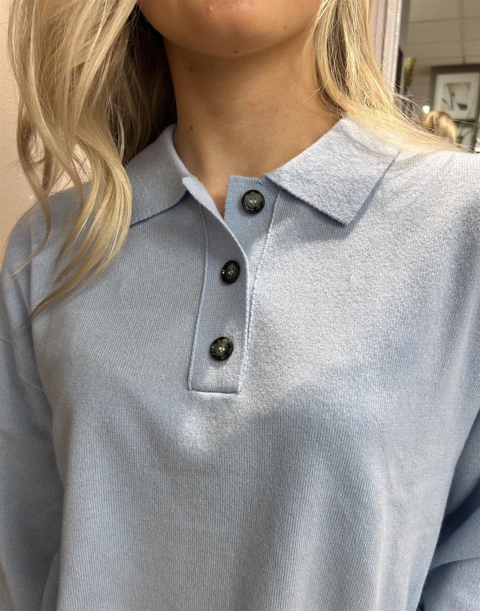 Allude klassisk genser med krage lyseblå - Image 3